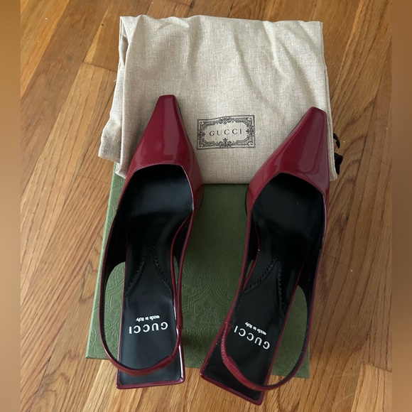 Gucci - Mallory 55 Patent-leather Slingback Pumps - Womens - Cherry - Picture 7 of 12